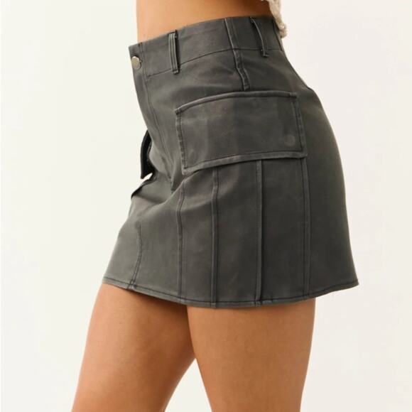 Faux Leather Mini Skirt Size Large New with Tags - Picture 2 of 7